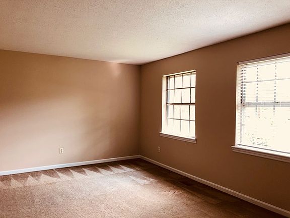 3rd image of 3100 Orchid Dr NW