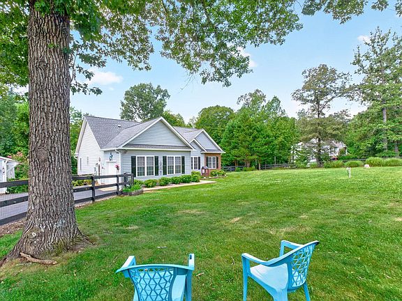 4th image of 378 Keswick Glen Dr
