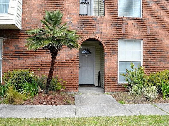 4th image of 4405 Barnett St APT B