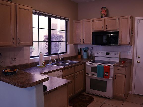 4th image of 1001 N Pasadena St #76