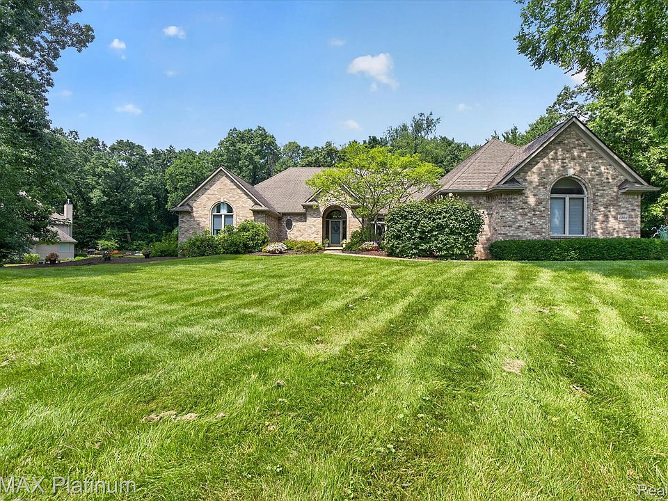 1st image of 5264 Pinewood Dr