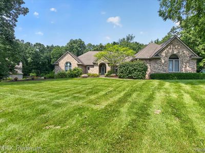 5264 Pinewood Dr, Brighton, MI, 48116