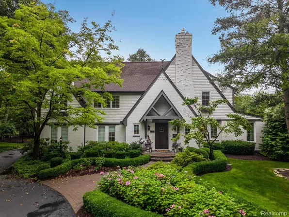 528 Covington Rd, Bloomfield Hills, MI 48301