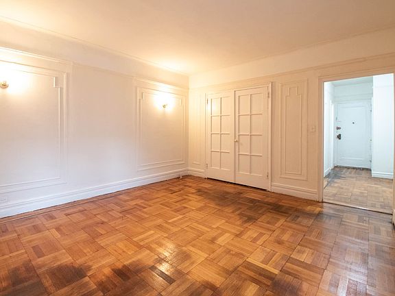 3rd image of 655 Pelham Pkwy N APT 4K