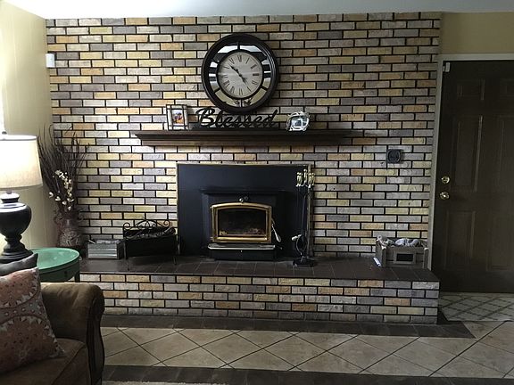 3rd image of 865 Strawberry Ln