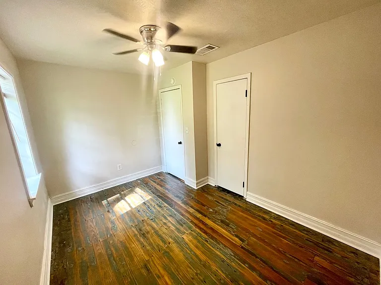 118 Pleasant St — Photo 3