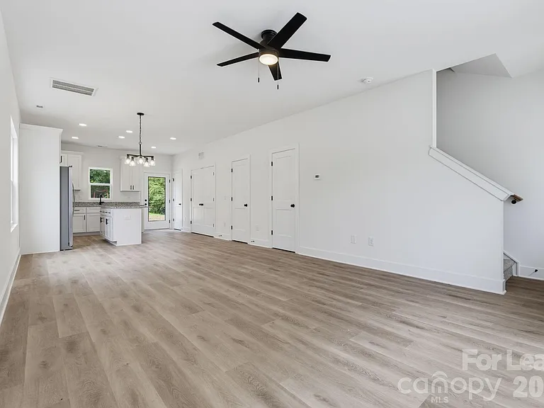 104 Maple Ave NW #B — Photo 9