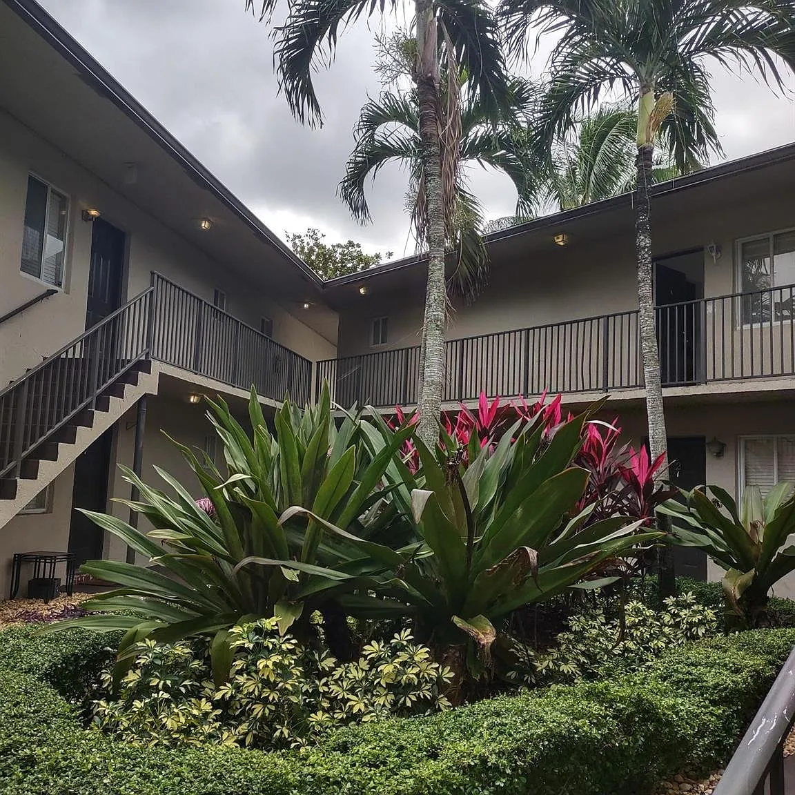 2 bed, 2.0 bath, 830 sqft, $1,900 — Photo 2