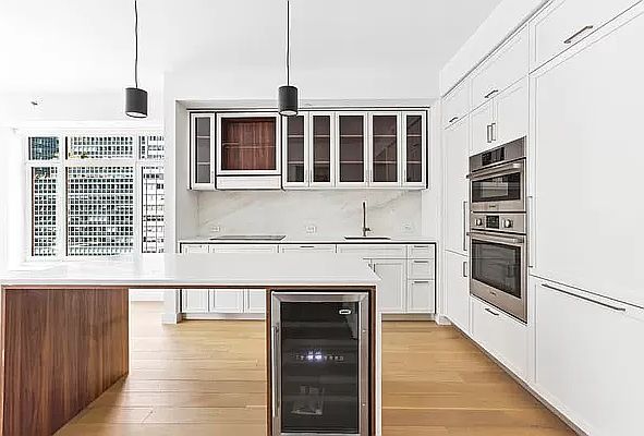 1st image of 115 E 55th St APT 10B