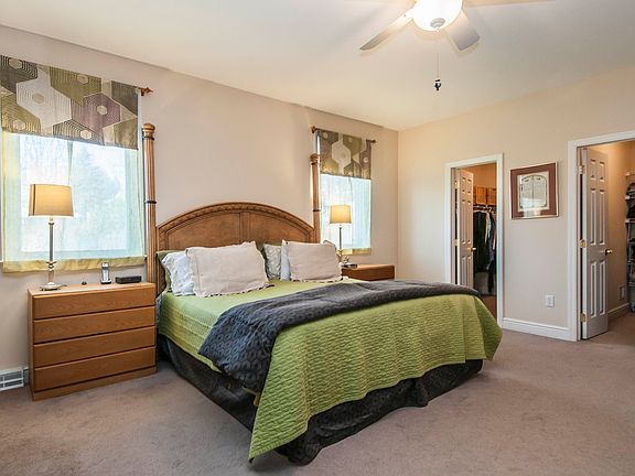 5th image of 3082 Canterbury Dr