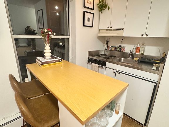 3rd image of 319 6th Ave APT 3R