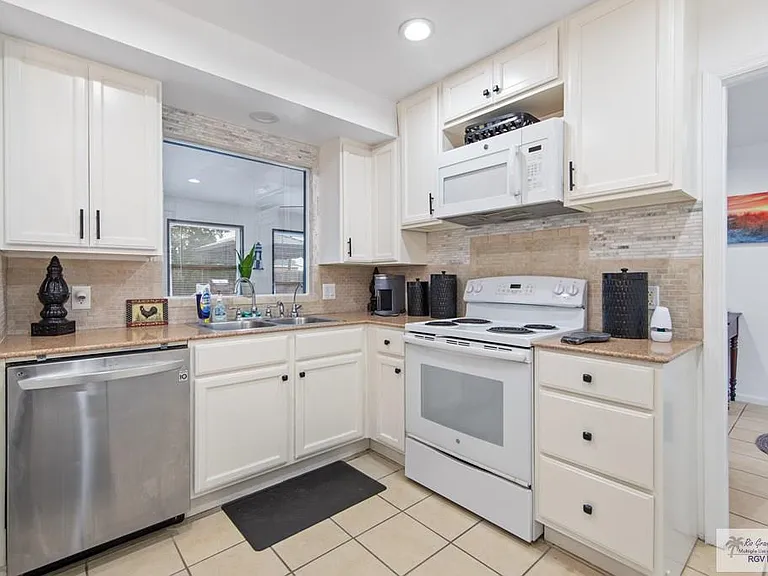 421 Mesquite Dr — Photo 8