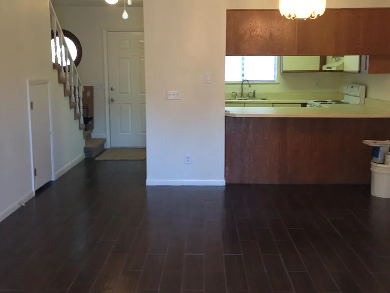1325 W 12th St #C3 — Photo 10