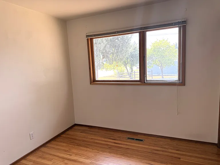 1326 E B St — Photo 7