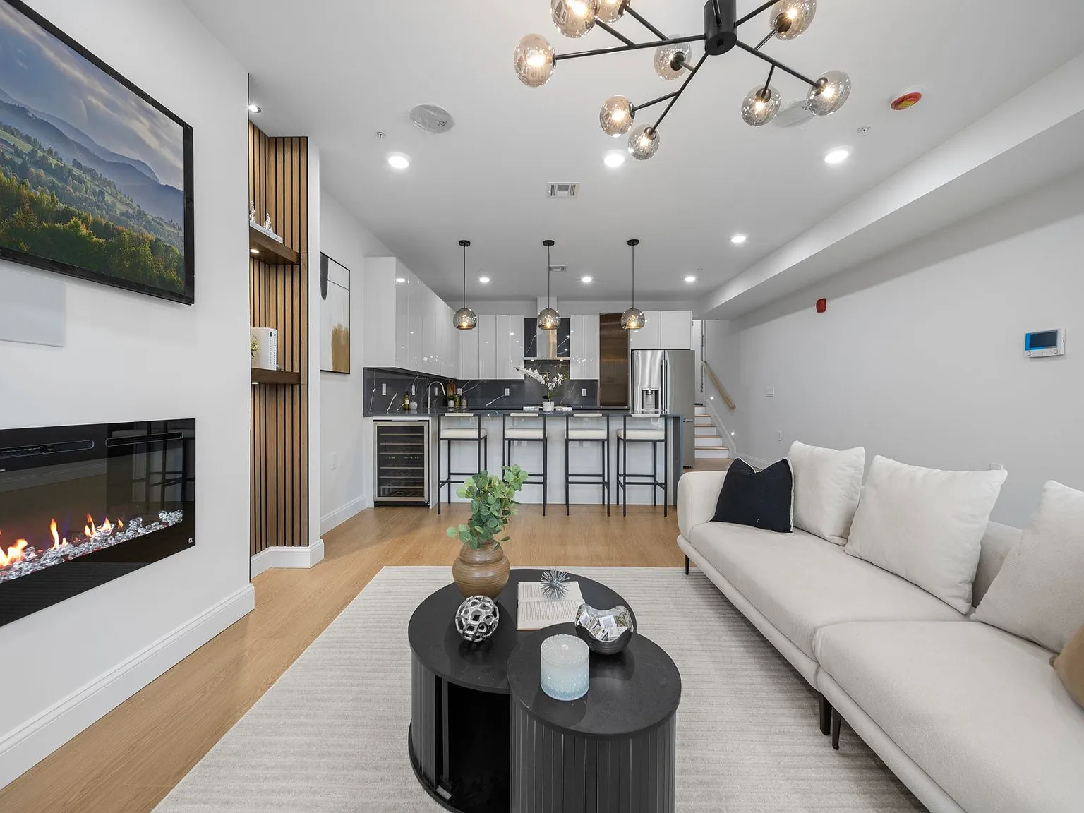 3 bed, 2.0 bath, 1429 sqft, $4,500 — Photo 3