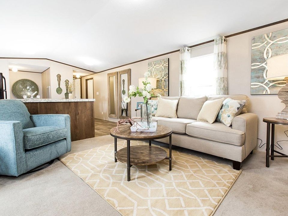 1st image of 100 Lilac Ln