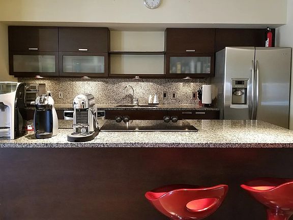 5th image of 915 Olive St #1
