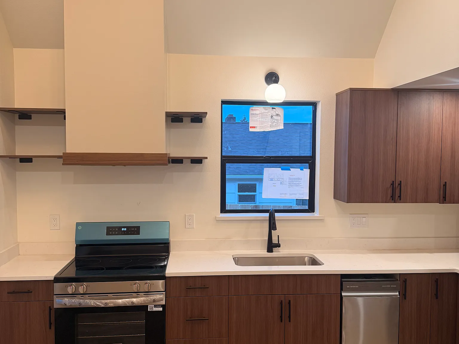 2 bed, 800 sqft, $2,600 — Photo 2