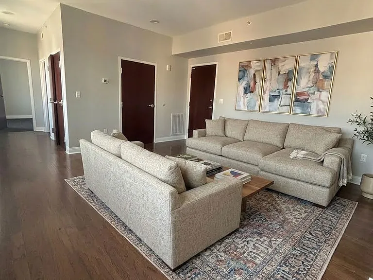 Farmington Avenue Apartments — Photo 7