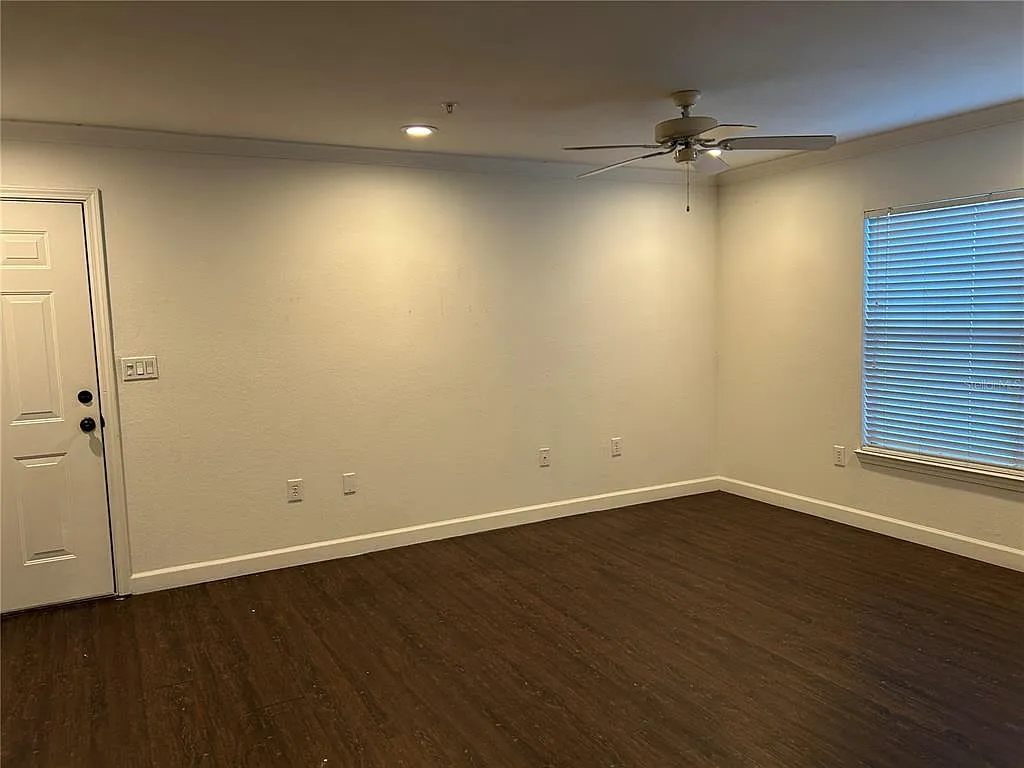 1 bed, 1.0 bath, 865 sqft, $1,390 — Photo 2