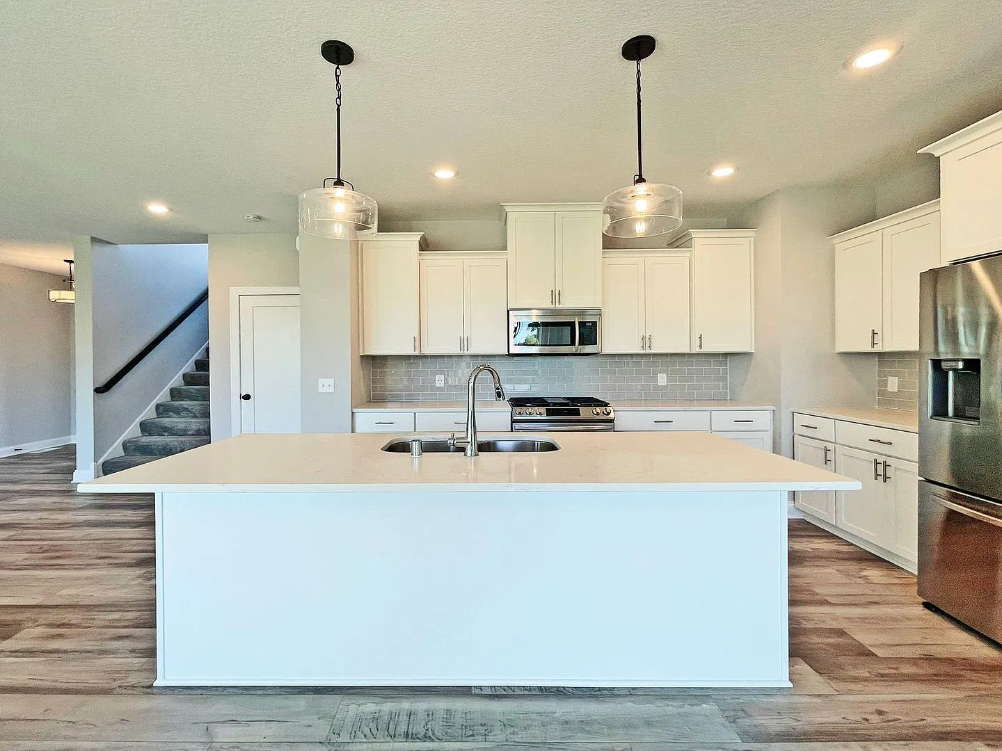 Sparkling Like-New 2-Story, Fireplace, Primary Suite, 4 Bedrooms Upper Level, Huge Deck & Yard,3-... — Photo 2