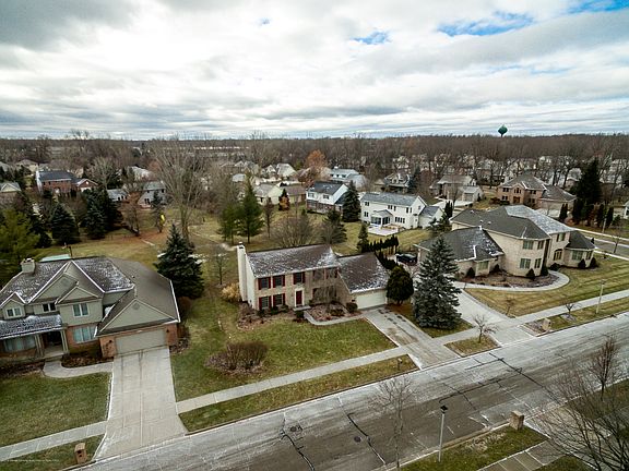 4th image of 1043 Harrington Ln