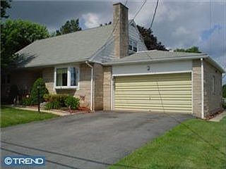 5th image of 690 Main St