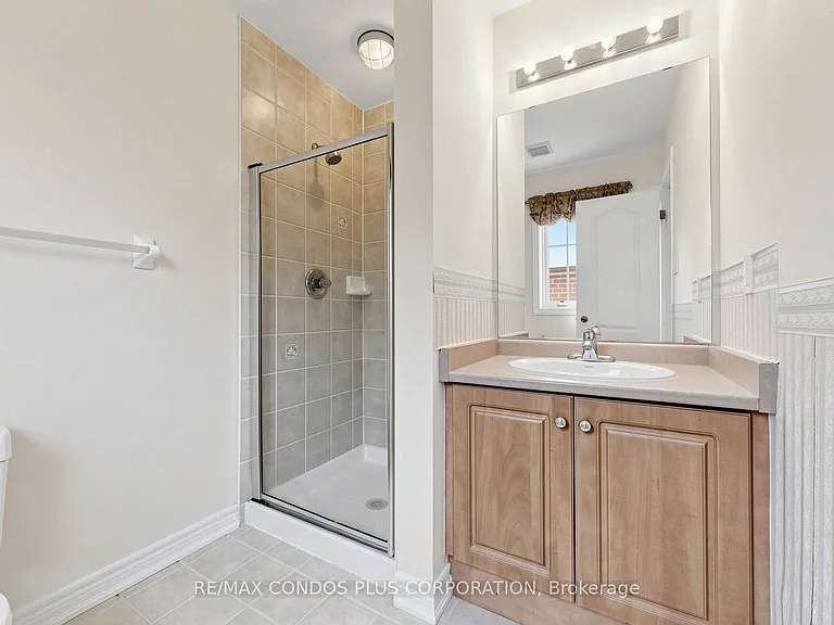 139 Queen Filomena Ave — Photo 37