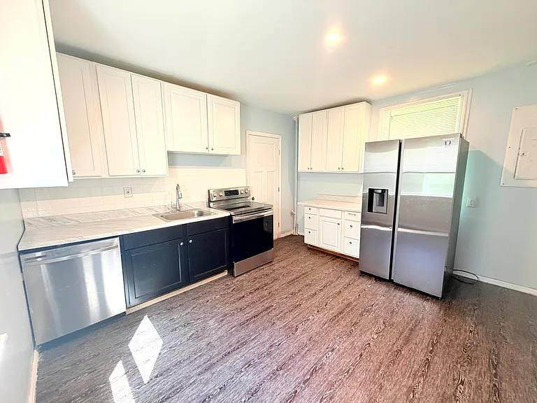 1601 Sexton St — Photo 6