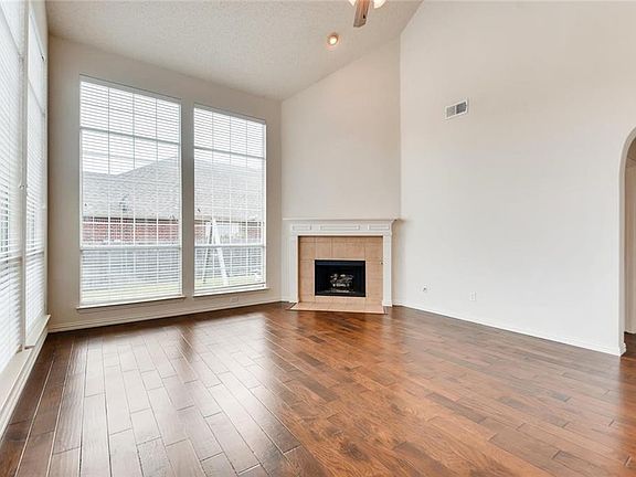 3rd image of 8012 Peony Ct
