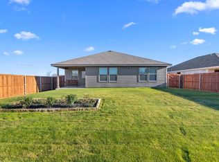 1112 Scrimshire Rd, Azle, TX 76020