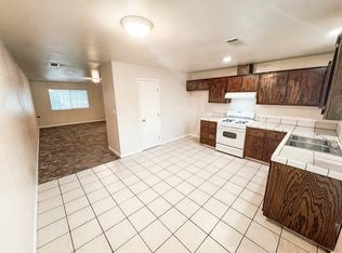 3219 W Campus Ave, Visalia, CA 93277