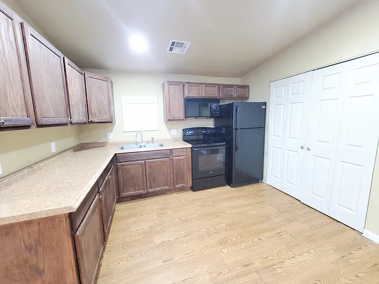 610 N Wentz St #1/2 — Photo 10