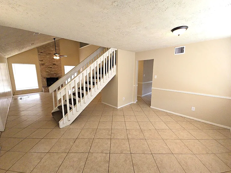 4718 Reynaldo Dr — Photo 3
