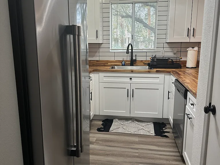 2240 Highpointe Dr — Photo 2