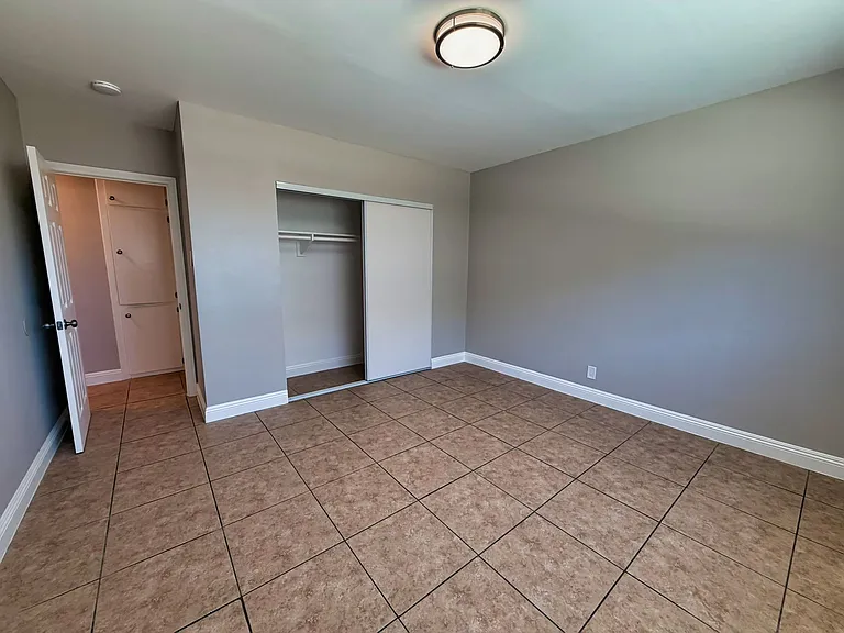 2350 Lewis Ave #B — Photo 5