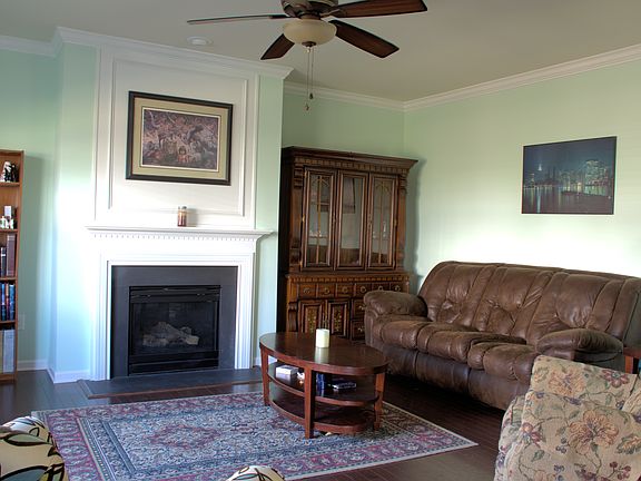 Fireplace has gas logs