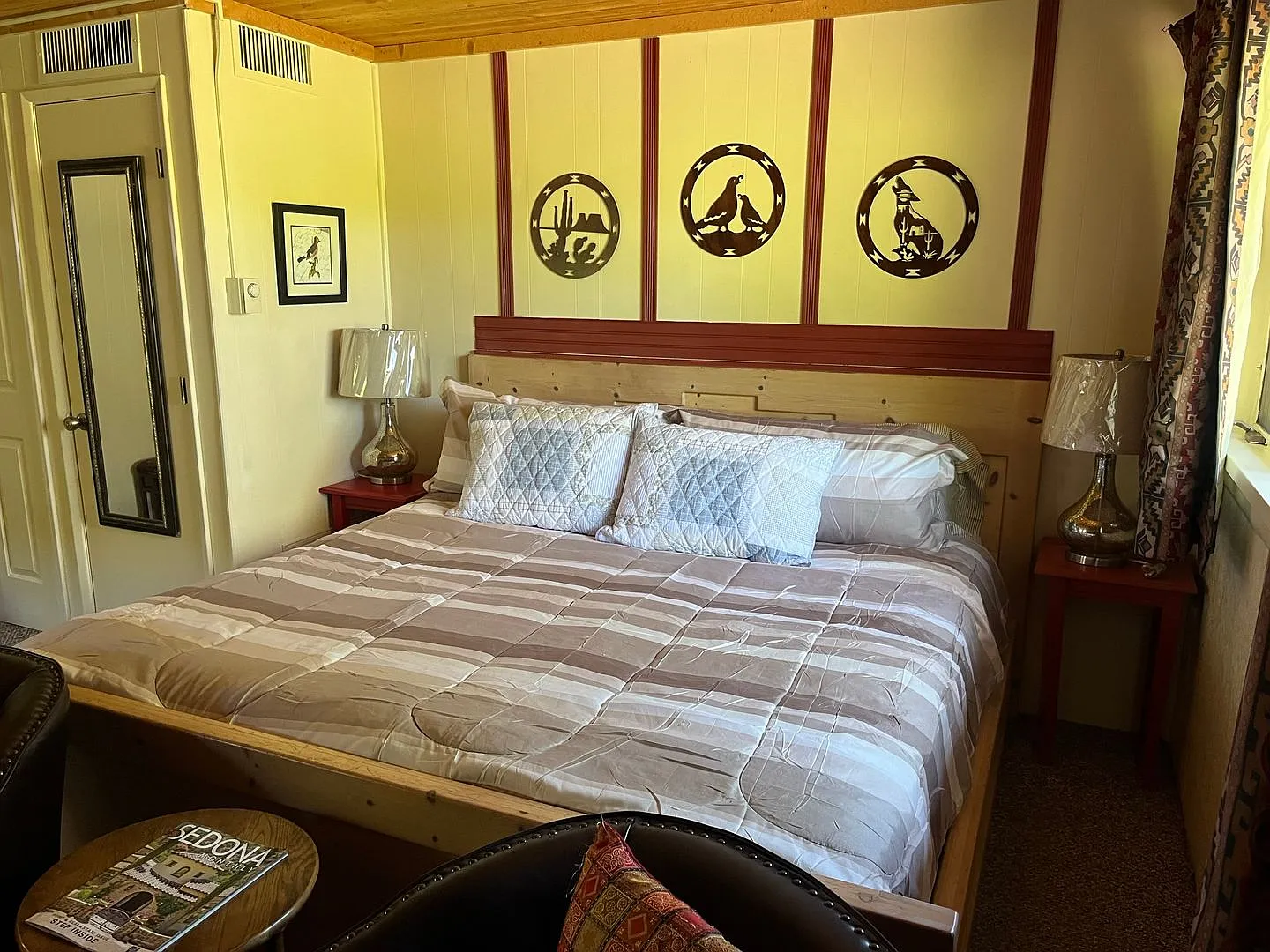 Rose Tree Inn - Uptown Sedona - Furnished Studio- Cable Tv, Wifi, Utilities Included! — Photo 3