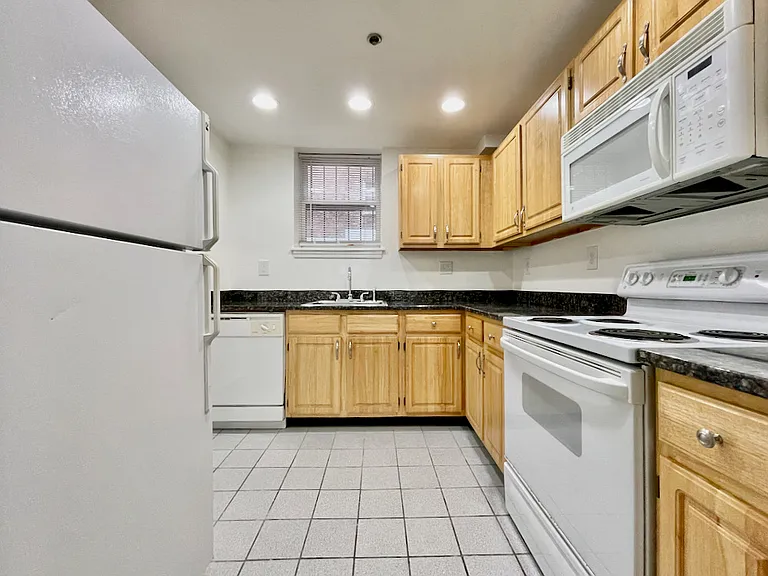 19 Queensberry St #B — Photo 9