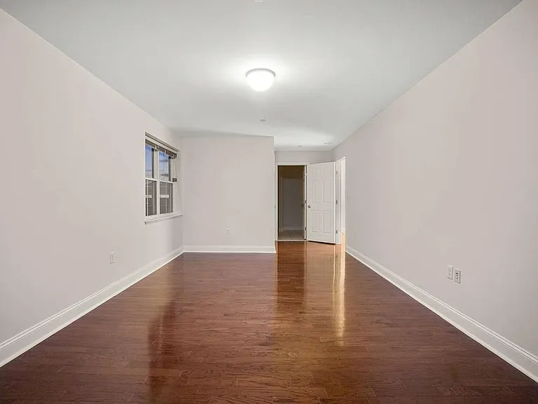 120 Wyllis Ave #424 — Photo 6