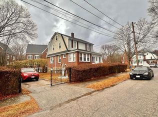 7 Parkway Cres, Milton, MA 02186