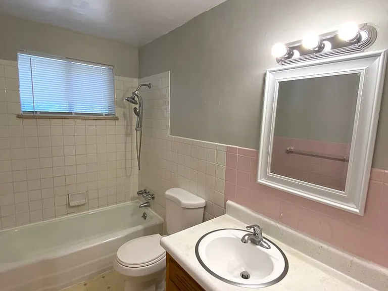 249 E Oak Cliff Court — Photo 6