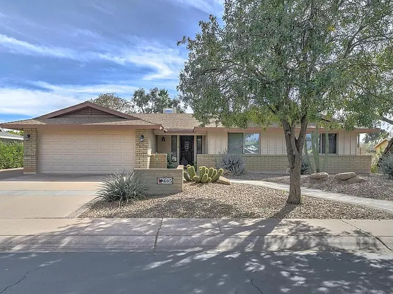 605 E La Jolla Dr — Photo 1