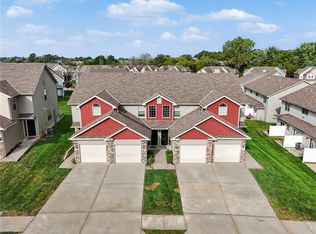 2200-2206 SW Suncatcher Rd, Lees Summit, MO 64082