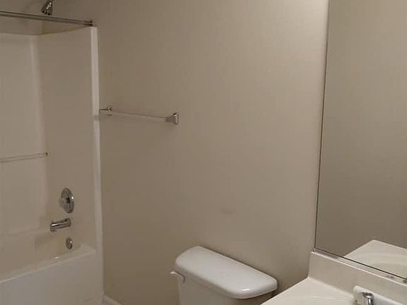 3rd image of 164 Brookland Ct APT 1