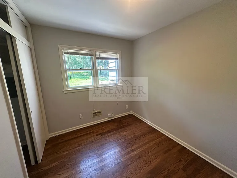 8422 Cherry St — Photo 15
