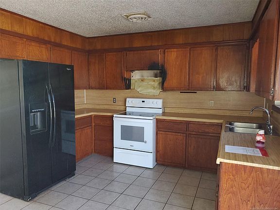 4th image of 32113 E 720 Dr