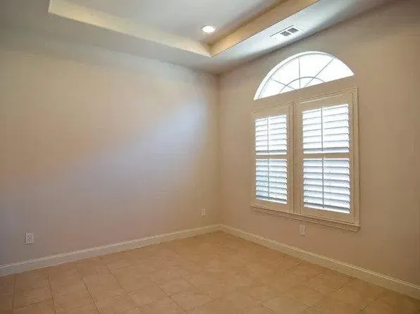 6731 W Plaza Via, Irving, TX 75039