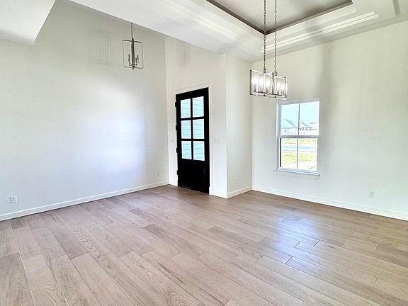 2nd image of 2412 Seagull Ln