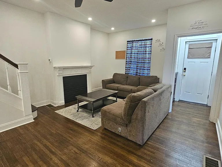 150 E Pleasant St — Photo 6